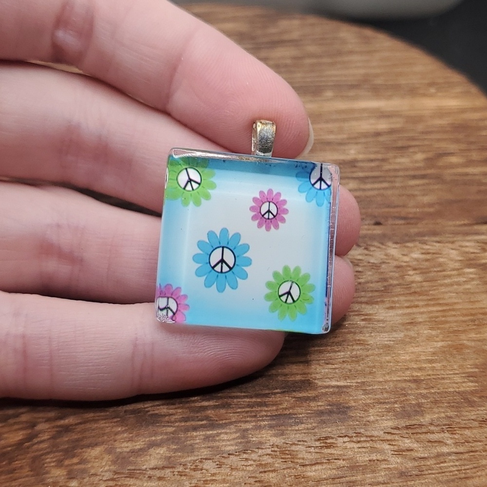 Mystic‎ peace colorful calm pendant